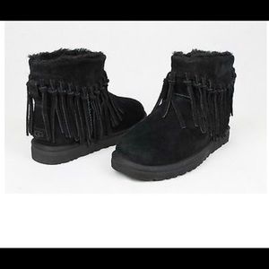 UGG Wynona Fringe Black